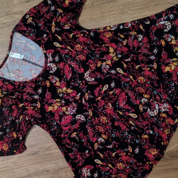 2 Lularoe Tops Lot Sm XS Tunic Floral Short Sleeves Blue Loose Flared Lot Of  2 - Picture 5 of 7